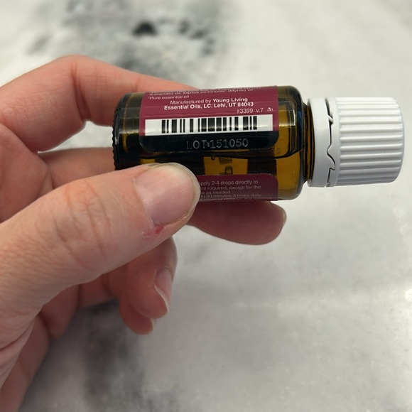 Young Living Purification Essential Oil 15 ml - Picture 3 of 5
